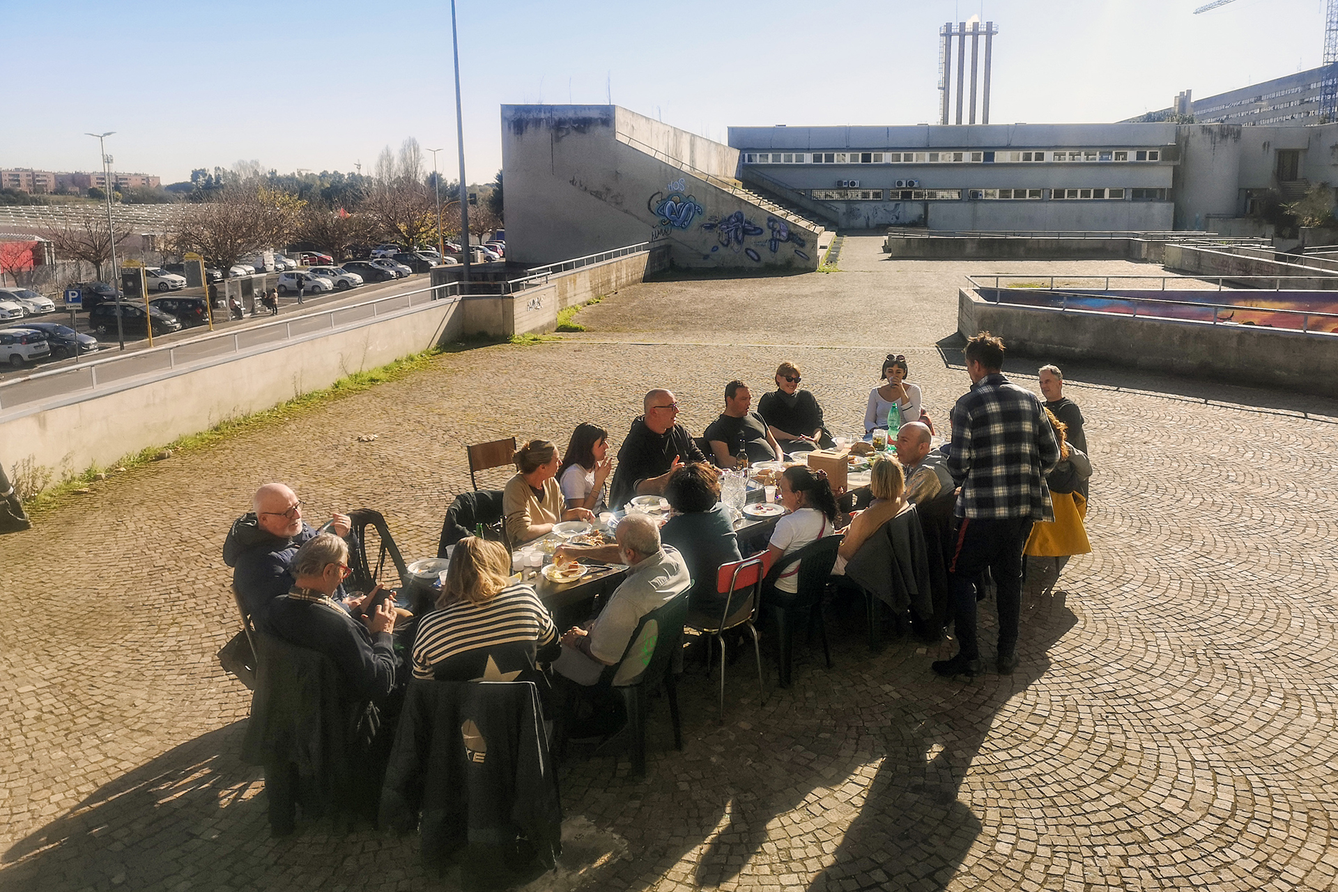 2 Picchenicche Sulla Terrazza Che Si Affaccia Su Via Mazzacurati E Sulla Piazzetta Delle Arti.jpg