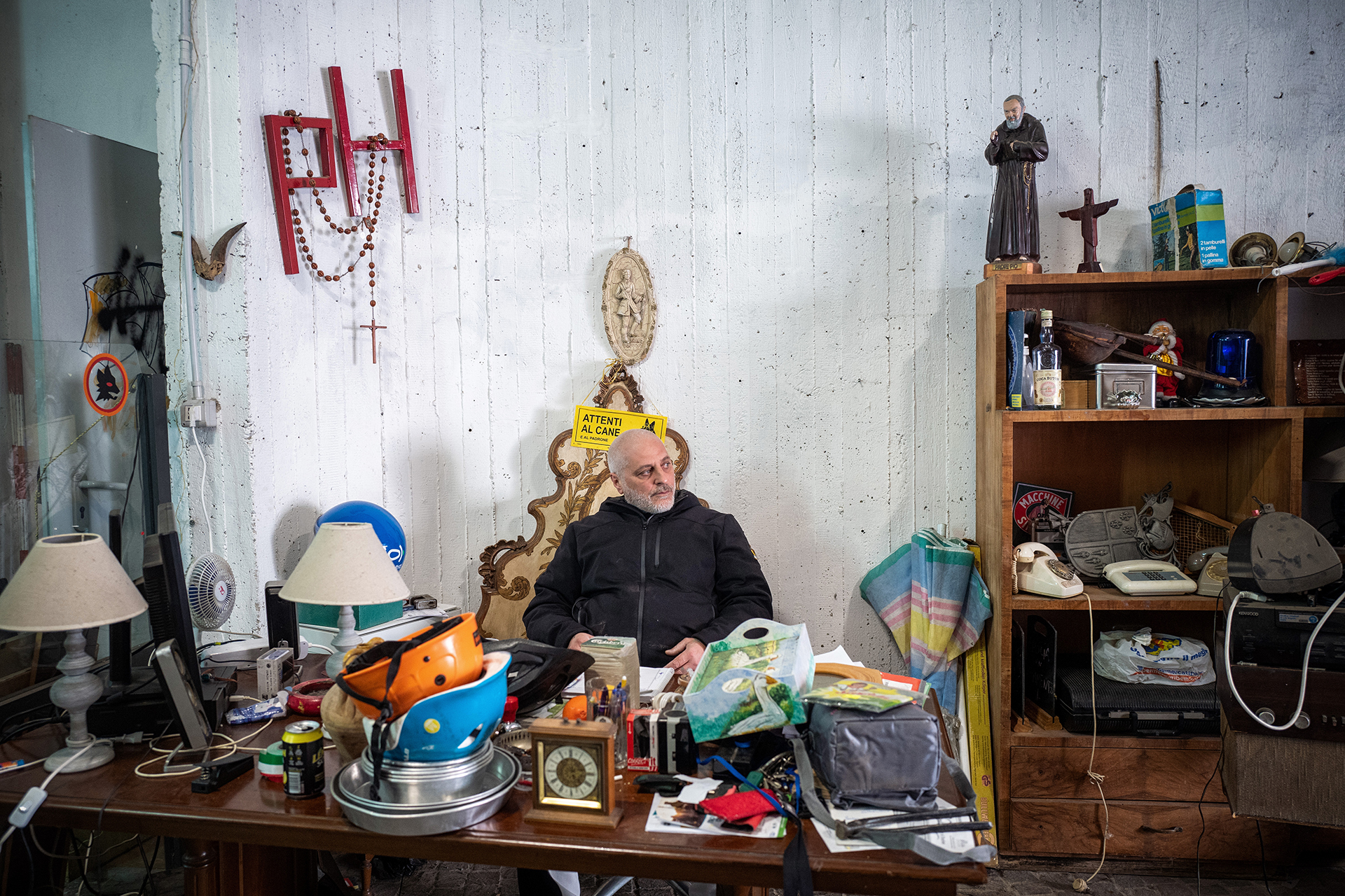 5 Massimiliano Lustri Nella Sede Dell Associazione Piacca Durante Lo Sgombero.jpg