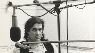 Cover Demetrio Stratos Durante La Registrazione In Solo Dal Titolo Metrodora Edita Per La Collana Cramps Diverso Milano 1976 @roberto Masotti Lelli E Masotti Archivio.jpg